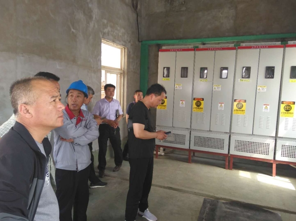 河北華旭化工與魯源鹽化集團(tuán)一行到我司參觀考察新型加熱設(shè)備